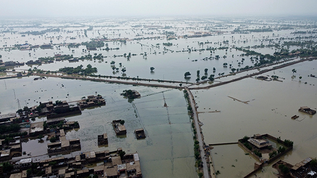 In der Stadt Sohbat Pur, einem Bezirk in der südwestlichen pakistanischen Provinz Belutschistan, sind Ende August ganze Landstriche unter Wasser.