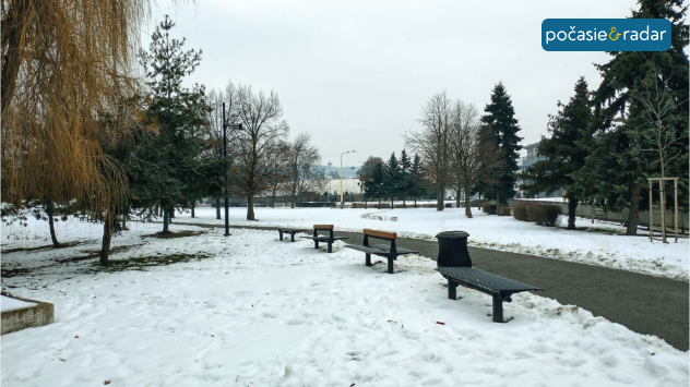 Sychravý deň s topiacim sa snehom.