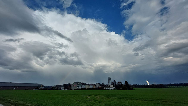 Quellwolken am Himmel