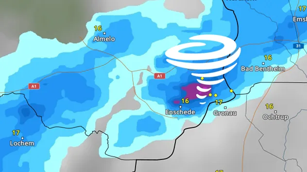 Diese Gewitterzelle hat in dem deutsch-niederländischen Grenzdorf Glanerbrug bei Gronau einen Tornado hervorgebracht.