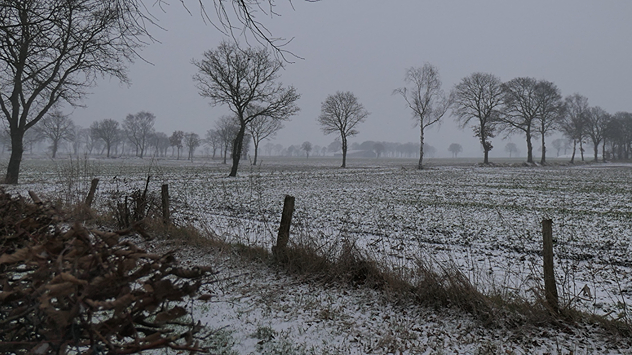 In Wiefelstede nördlich von Oldenburg liegt ebenfalls Schnee.