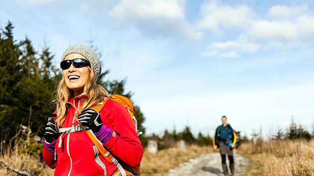 Denken Sie an eine Sonnenbrille oder einen Sonnenhut.Vergessen Sie nicht Ihren Fotoapparat!