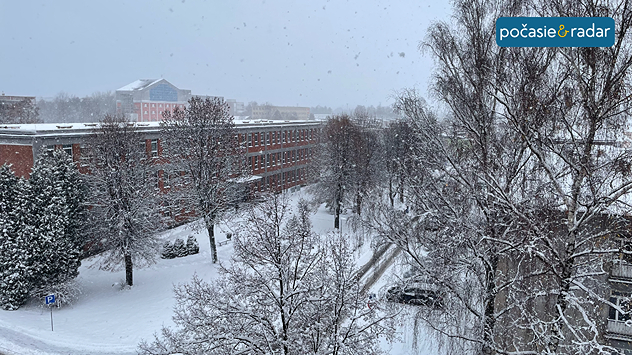 Zimná zasnežená krajina.