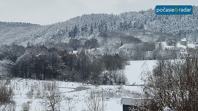 Zimná zasnežená krajina.