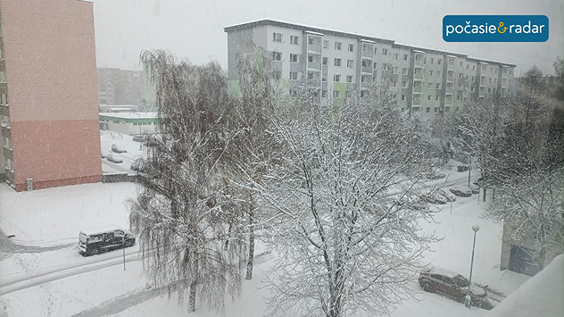 Zimná zasnežená krajina.