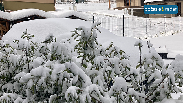 Zimná zasnežená krajina.