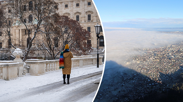 Links: Eine Frau steht in einer Stadt auf einer mit Schnee und Eis bedeckten Straße. Rechts: Blick von einem Berg auf eine Stadt, die zur Hälfte von einer niedrigen Wolkenschicht bedeckt ist.