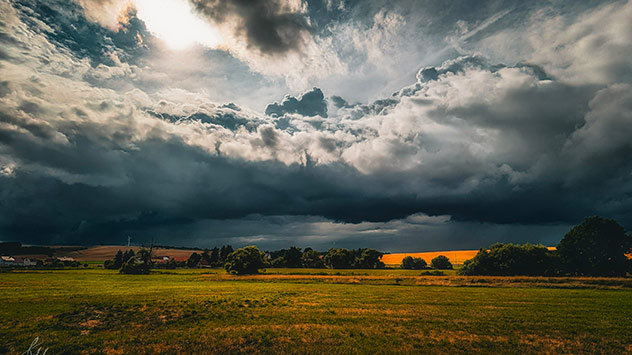 Dunkle Regenwolken