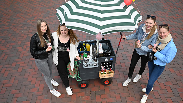 © dpa Mädelsausflug am Vatertag