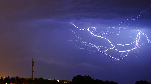 Blitze am Nachthimmel