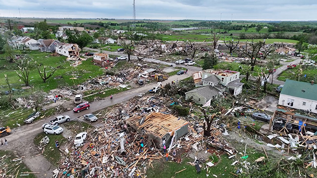 Verwüstungen nach Tornado in Iowa