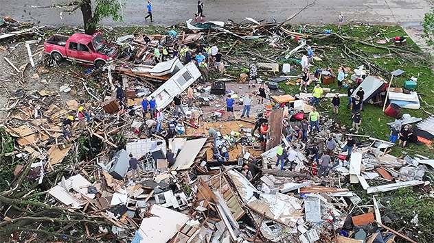 Verwüstungen nach Tornado in Iowa