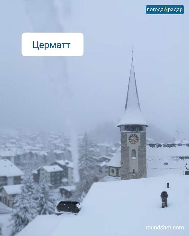 На знімку з веб-камери зображено центр Церматта в зимову погоду.
