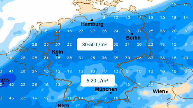 Deutschlandkarte mit Niederschlagsprognose in L/m², höhere Werte im Norden und Westen. Städte und Regionen sind beschriftet.