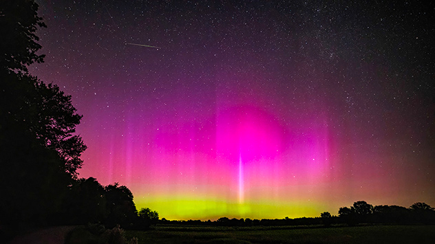 © Markus Hibbeler Polarlichter und Sternschnuppen