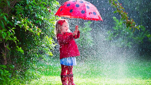 Mädchen mit Regenschirm