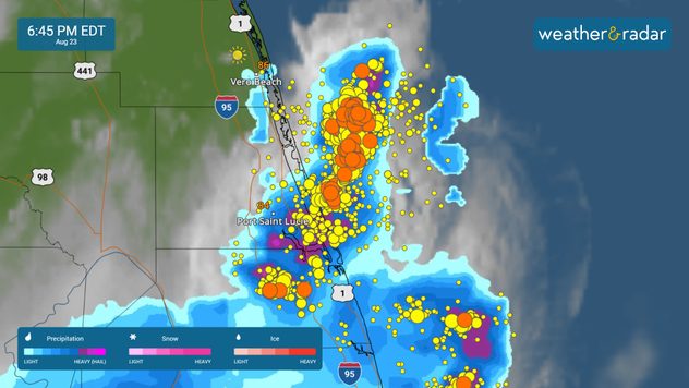 El Radar del Tiempo muestra la tormenta que resultó en el tornado cerca de Port Saint Lucie, Florida.