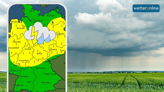 Links: Wetterkarte mit gelb markiertem Warnbereich für Gewitter und Regen in der Mitte Deutschlands. Rechts: Feldlandschaft mit dunklen Regenwolken am Horizont.