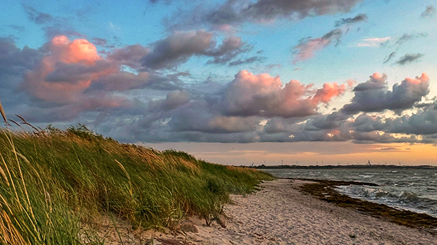 © Mary Riedel Wind an der Ostsee mit harmlosen Wolken