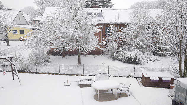Im nordhessischen Mengeringhausen wächst die Schneedecke weiter.