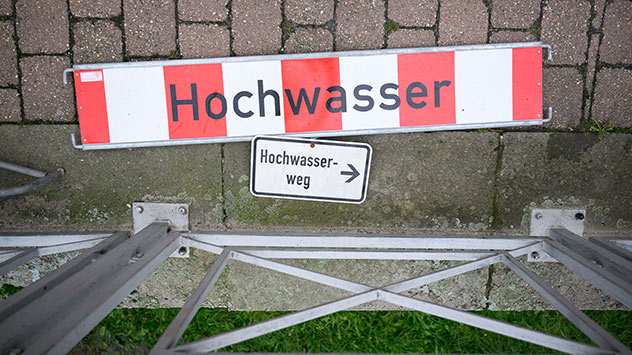 Hochwasserschild Symboldbild