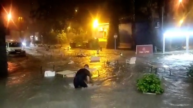 Thunderstorms in Spain: Roads turn into rivers – Weather News