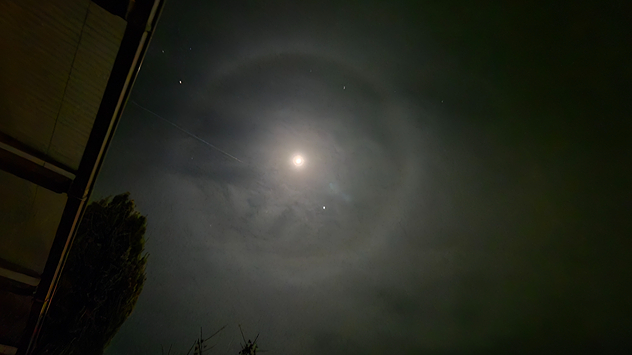 Mondhalo über Lichtenau