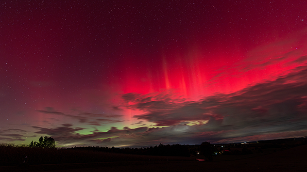 © Wolfgang Dobler Trotz einiger Wolkenfelder auch ganz im Süden: Polarlicht über dem Landkreis Passau