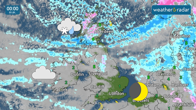 Night-time weather radar map over the UK and nearby Europe showing bands of blue precipitation, snow and rain icons over Scotland and Ireland, city temperature labels, and a timestamp of 00:00 on 01.01.