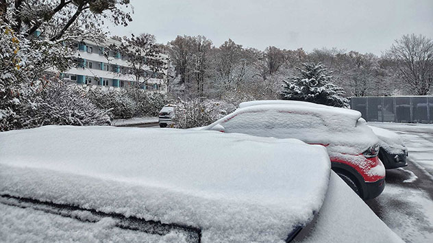 Auch in südniedersächsischen Wolfsburg kommt viel Schnee herunter. 