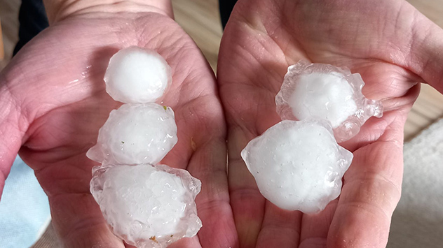 Golfballgroßer Hagel