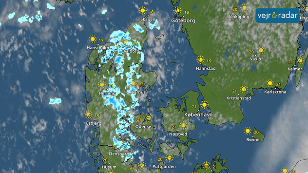 VejrRadar over Danmark med lokale byger i Jylland og solrigt vejr i Østdanmark.