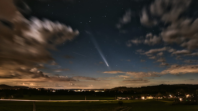 © Marco Reggel Am Montagabend hat der Komet Tsuchinshan-ATLAS mit seinem auffälligen Schweif wieder viele Sternfreunde in seinen Bann gezogen.