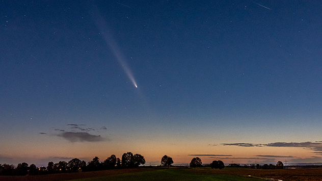 © Markus Freudling via WetterMelder Deutschland Wo der Himmel besonders klar war konnte sogar ein sogenannter Gegenschweif als hauchdünner Lichtschimmer in entgegengesetzter Richtung des hellen Hauptschweifes beobachtet werden.