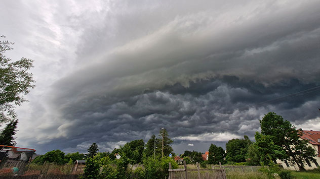 © Michi aufgewühlte Wolken bei Gewitter Augsburg