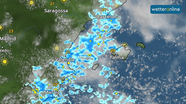 Regenradar zeigt Niederschläge über Ostspanien, während Mallorca teils sonnig bleibt.
