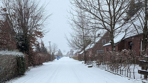 © Aneta Röpkes Im ostfriesischen Riepe im Landkreis Aurich sind mehrere Zentimeter Schnee gefallen.