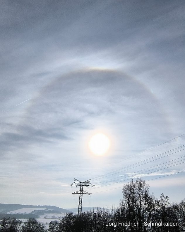 Wo die Natur - wie hier in Thüringen - noch vor wenigen Tagen im Winterschlaf lag, beginnt die Natur nun wieder zu ergrünen.