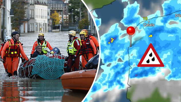 Überflutete Straße mit Rettungsboot und WetterRadar