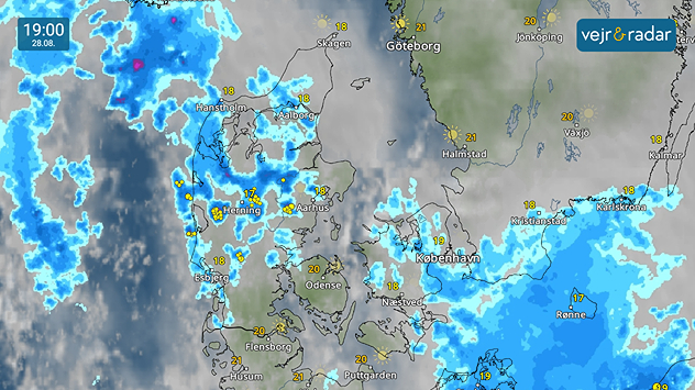 VejrRadarkort viser regn og byger over Danmark den 28. august klokken 19 med lokale tordenbyger i Midtjylland.