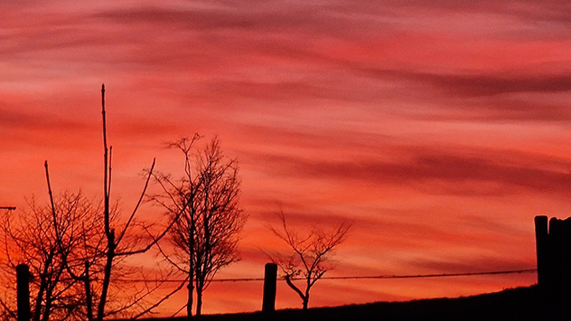 Kräftiges Abendrot über Lorbach