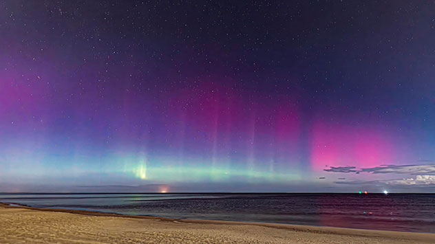 © Birgit Weils via WetterMelder Deutschland Besonders in den nördlichen Landesteilen tauchen immer wieder Polarlichter am Himmel auf, wie hier auf Usedom.