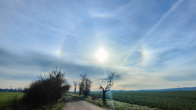 © Torsten Brehme Tagsüber sorgen hohe Schleierwolken wieder für mehrere Halo-Arten.