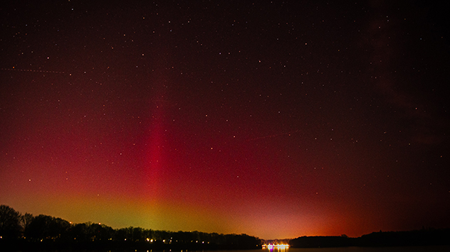 © Luka Berheide Im Norden Nordrhein-Westfalens, wie hier am Haltener Stausee, ist das Polarlicht nur fotografisch zu sehen.