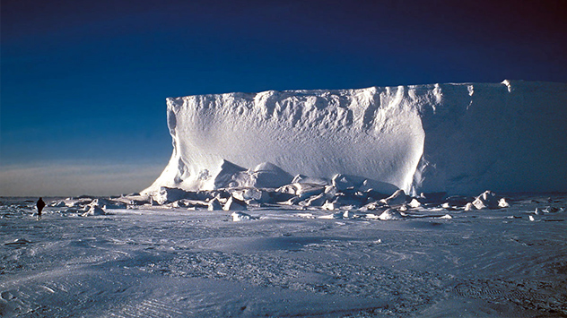 Kilometerdickes Eisschild der Antarktis 