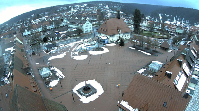 Schneereste in der Altstadt von Freudenstadt