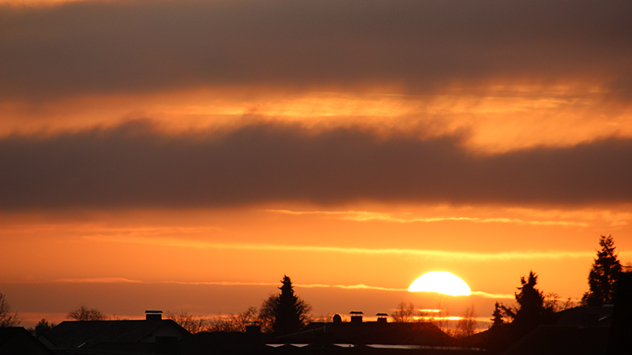 © Kathrin Wenzel In Nordhessen beginnt Heiligabend mit einem farbenprächtigen Sonnenaufgang.