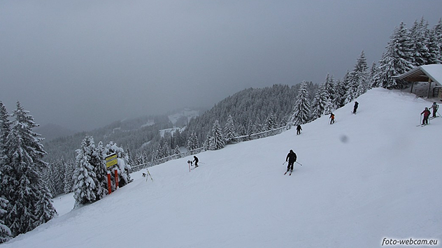 © foto-webcam.eu Dick verschneit zeigen sich der Alpenrand