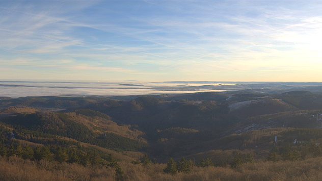 © panomax.com Auf dem Inselsberg im Thüringer Wald ist die Luft sehr trocken und die Fernsicht hervorragend