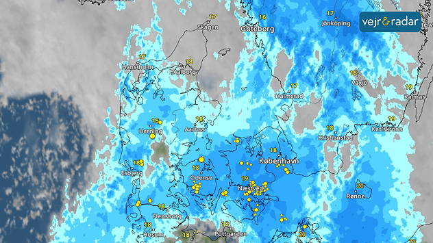 VejrRadar over Danmark med udbredt regn, kraftige byger og lokale tordenbyger.